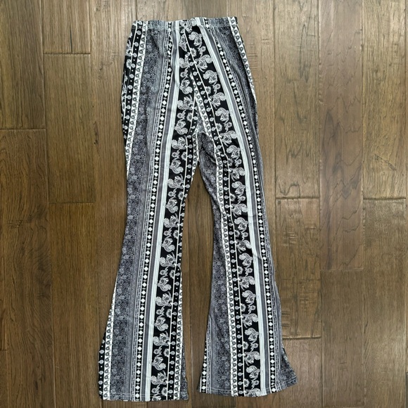 SHEIN Bell Bottom Pants - Picture 2 of 7